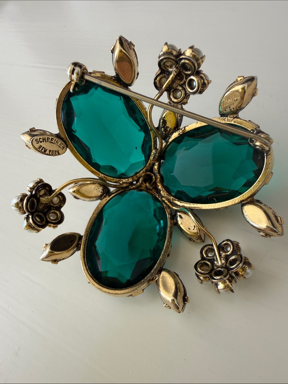 SCHREINER - Signed Emerald Green Floral Brooch - Picture 3 of 6